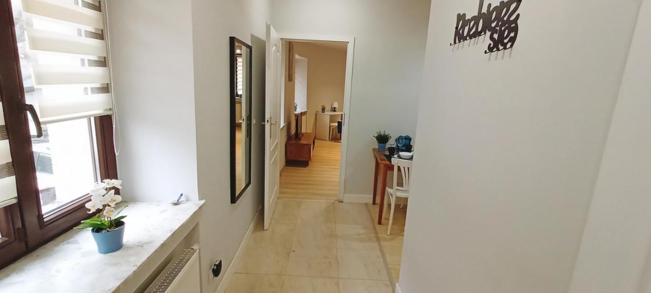 Apartament Granatowy Swietoduska 12 Люблин Экстерьер фото